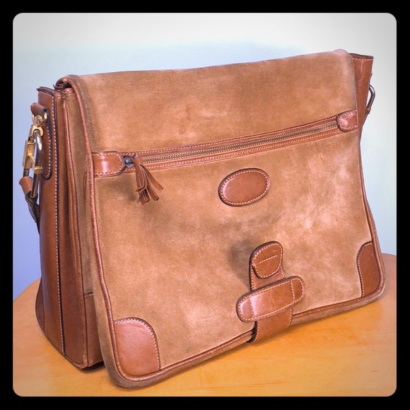 Gucci Handbags - Gucci 🖤 RARE Vintage Suede Leather Messenger Bag